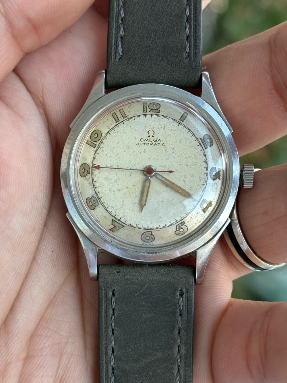 Rare 1940’s Omega Red second hand Bumper Cal 351 | Ref 2582-2 | 34.5mm